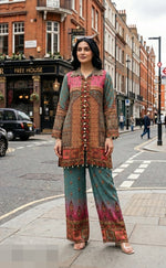 Pure crepe designer super smart co ord comes with inner in green n pink