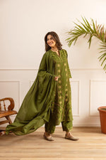 Fully embroidered cotton suit set in green