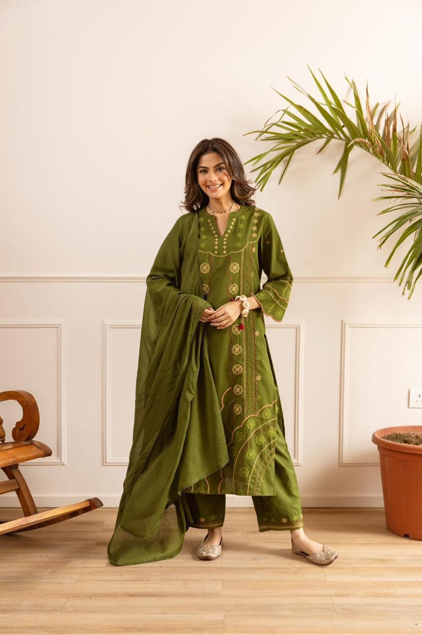 Fully embroidered cotton suit set in green