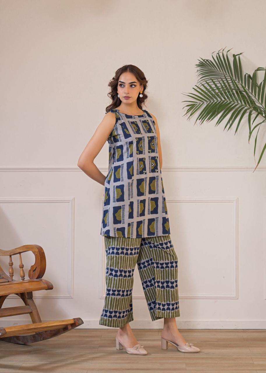 Pretty cotton sleeveless co ord in blue n green