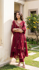 Crush Mul chanderi with lining and zari embroidered full suit set