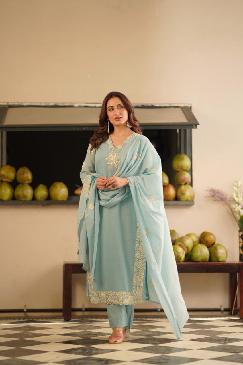 Embroidered crush cotton in blueFull suit set