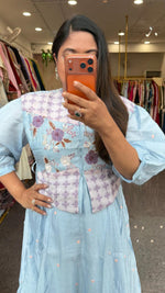 Premium Mul Chanderi lining paired with detachable jacket
