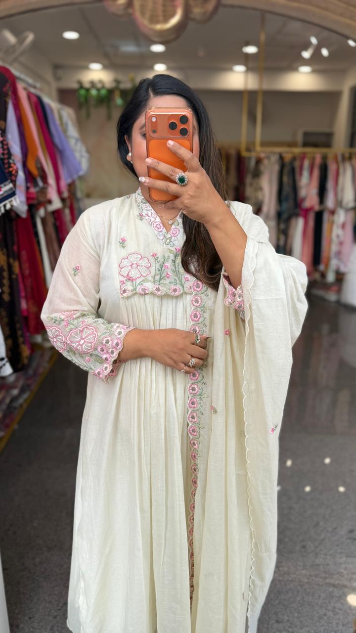 Premium mul chanderi premium heavely embroidered with sequence detailing with linning full suit set.
