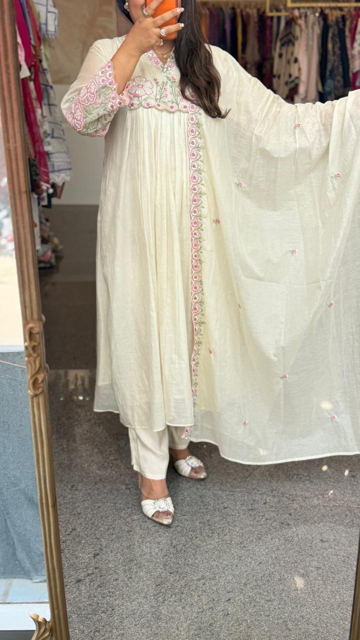 Premium mul chanderi premium heavely embroidered with sequence detailing with linning full suit set.
