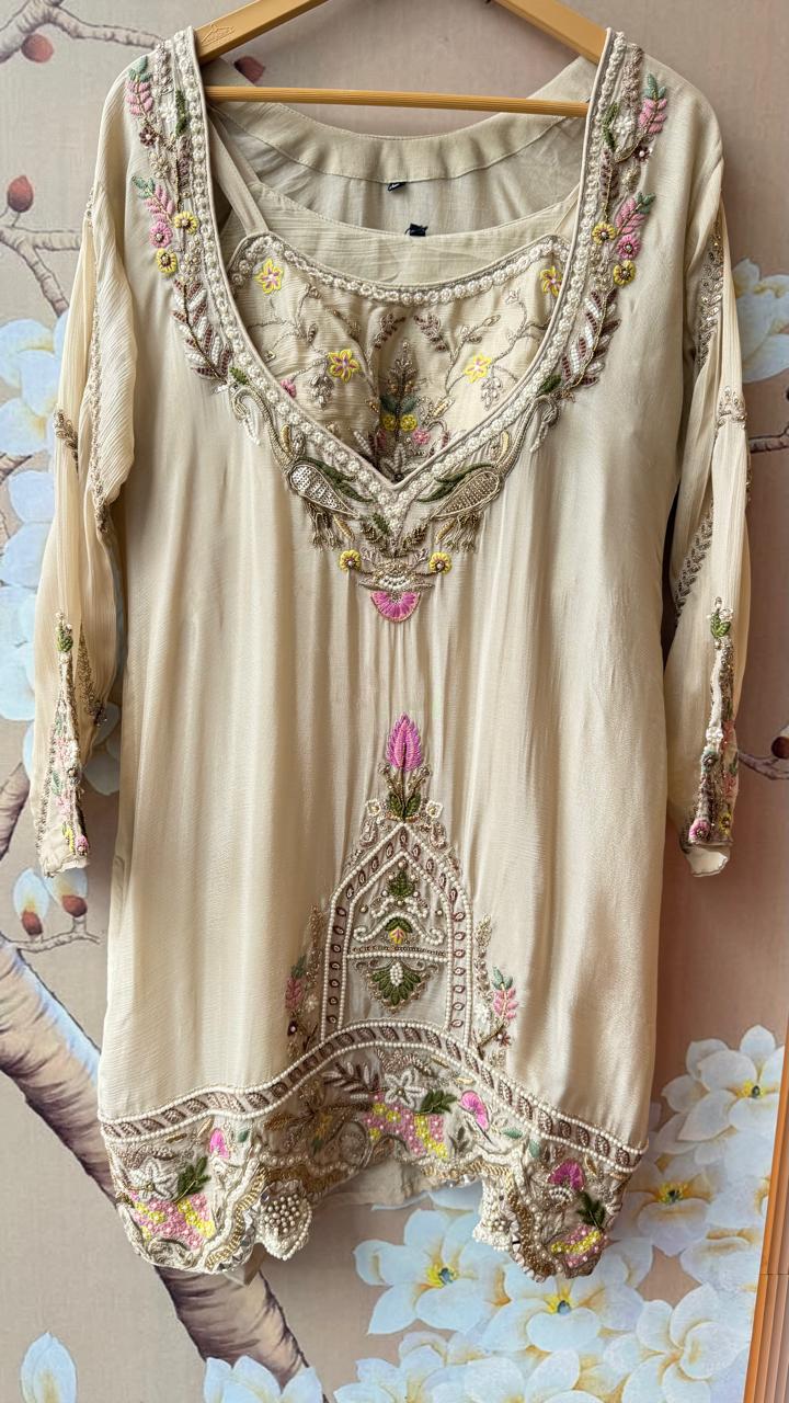 Premium pure chinon with intricate heavy embroidery all overcomes with a separate bustier