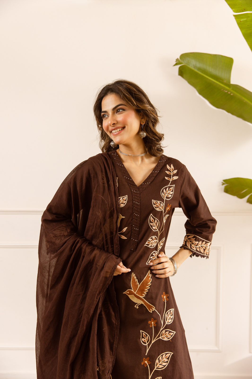 Fully embroidered suit set in brown