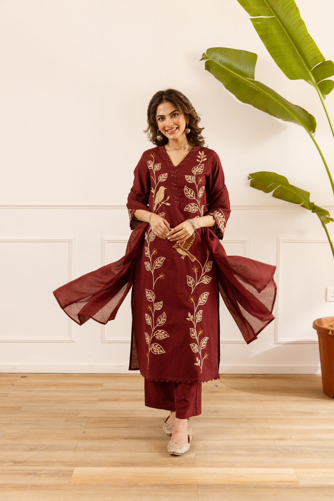 Fully embroidered suit set in red