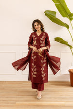 Fully embroidered suit set in red