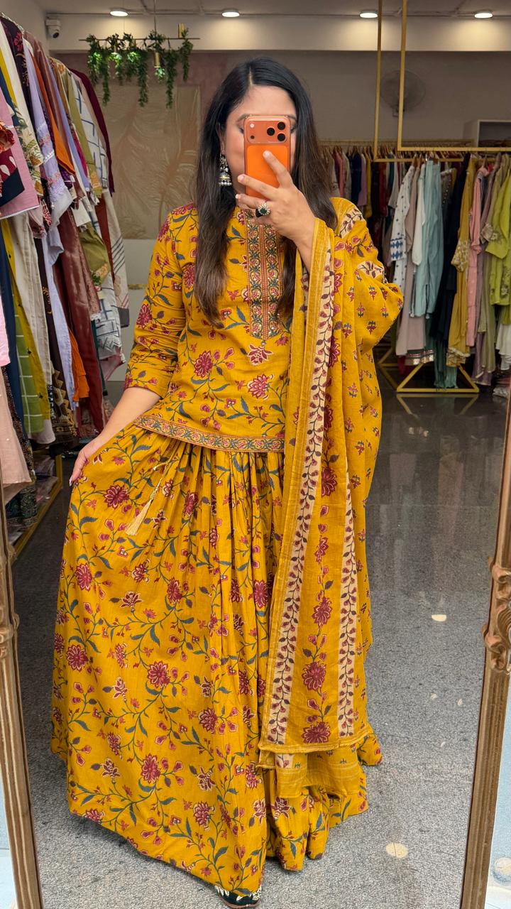 Pure cotton stunner skirt set in yellow