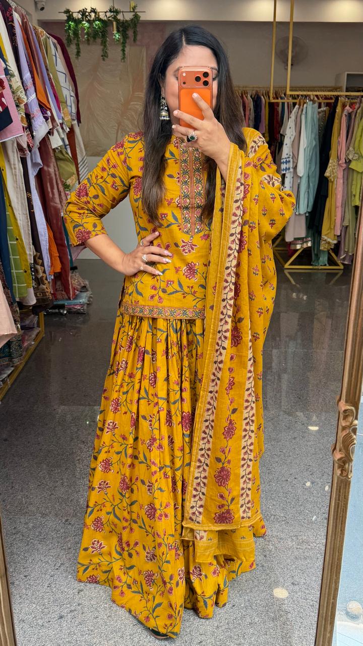 Pure cotton stunner skirt set in yellow
