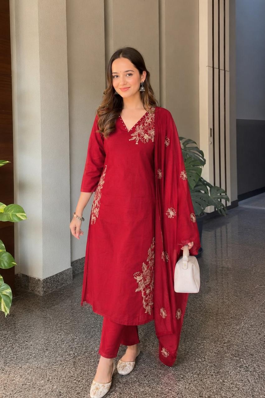 Cotton embroidered suit set in red