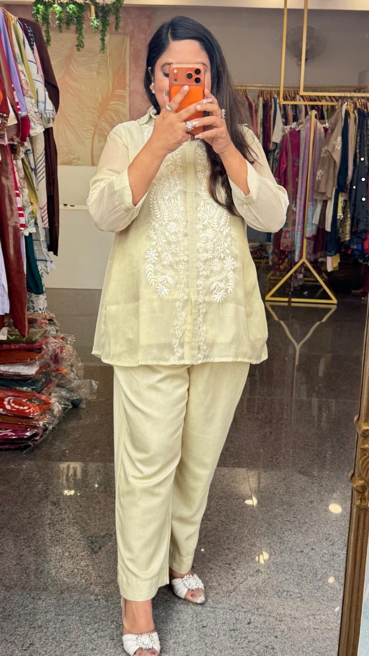 Designer back full chikankari co ord set in glass tissue comes with Mul inner