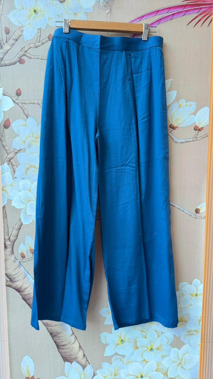 Pretty ombré front and back applique work comes with inner in blue