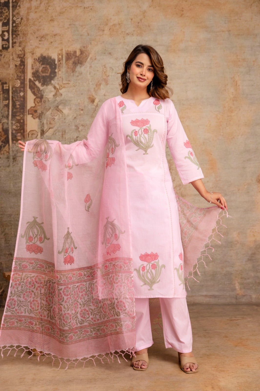 Super pretty lining cotton suit with front n back block print paired with Kota doria dupatta