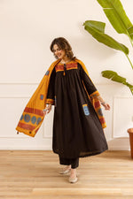 Pretty cotton block print suit set in black n yellow (loose fit)