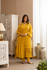 Super gorgeous Mul Cotton embroidered suit set in yellow (loose fit)
