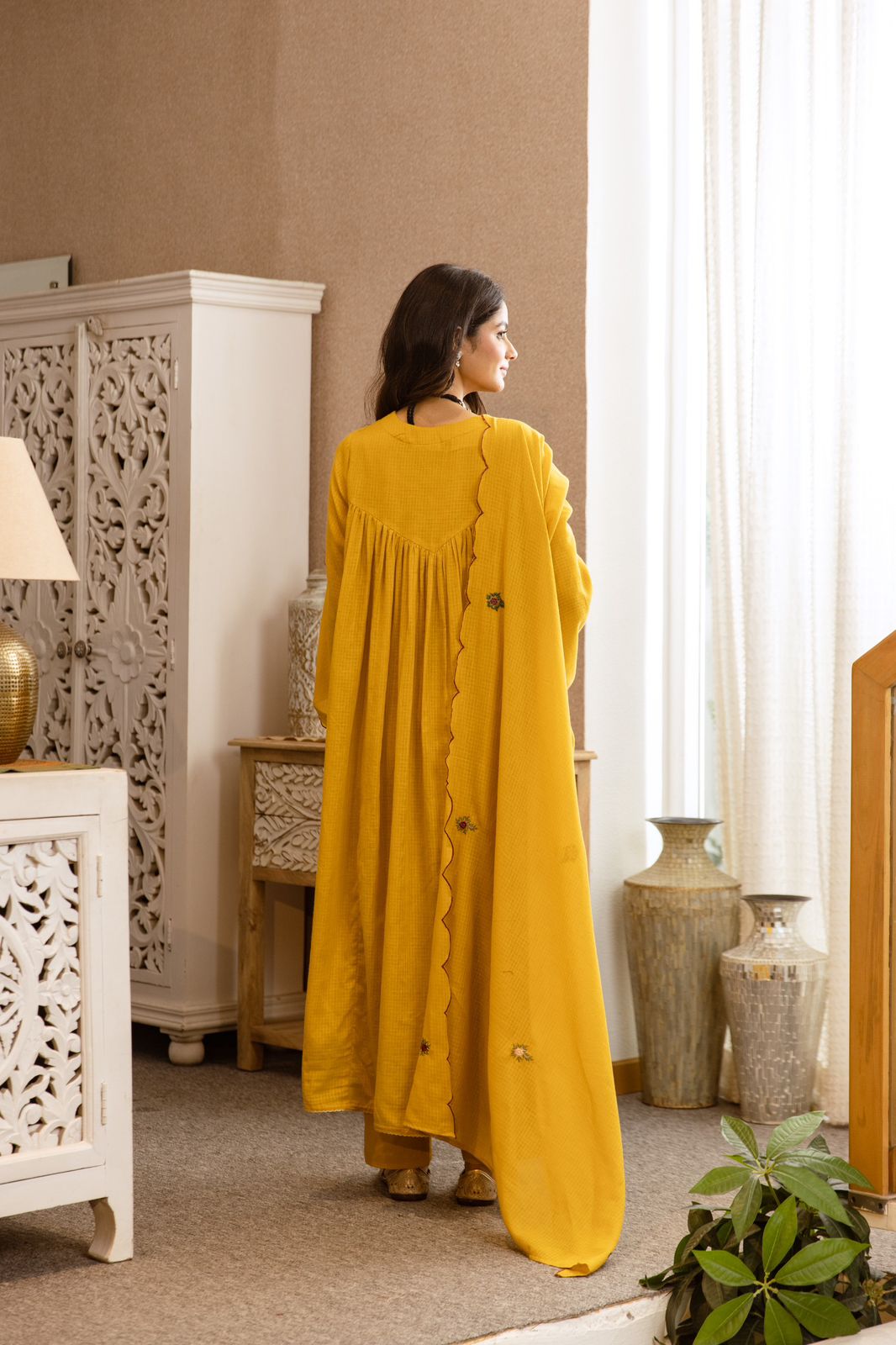 Super gorgeous Mul Cotton embroidered suit set in yellow (loose fit)