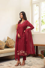 Mul cotton embroidered suit set in red