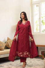 Mul cotton embroidered suit set in red