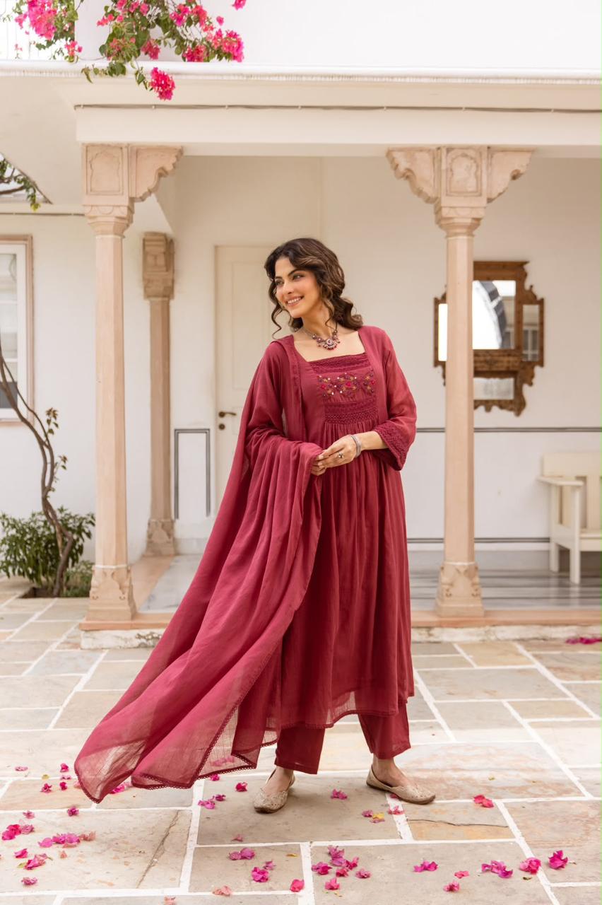 Super pretty Mul cotton embroidered suit set