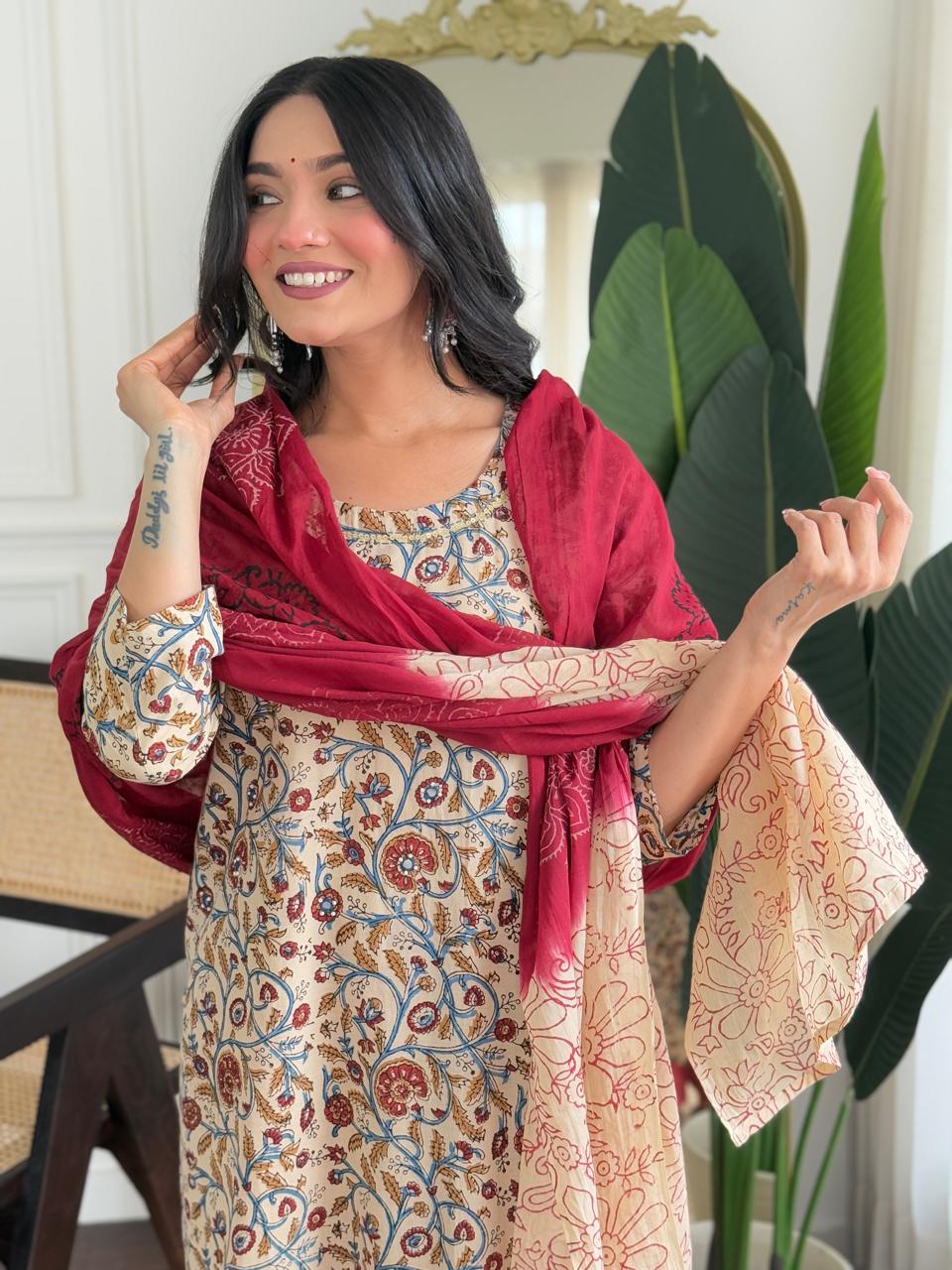 Pure cotton stylish bagru print with lace detailing suit set