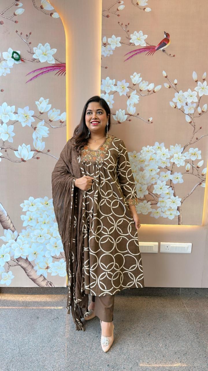 Pure cotton lace detailing suit set brown