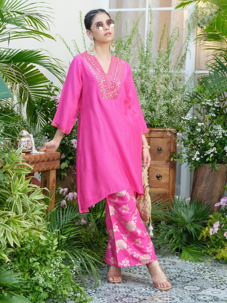 Pretty Banarasi pant shimmer tissue kurta V neck kurta pant