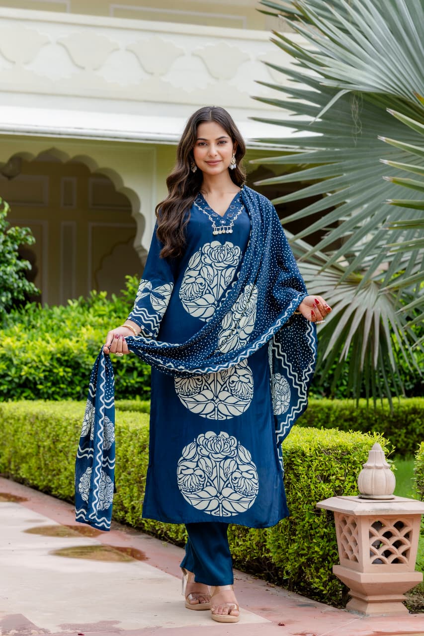Pure crepe desigenr suit set in blue
