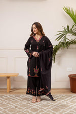 kashmiri Embroidery suit set in black!!