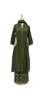 Pretty cotton designer back n pocket suit set in green