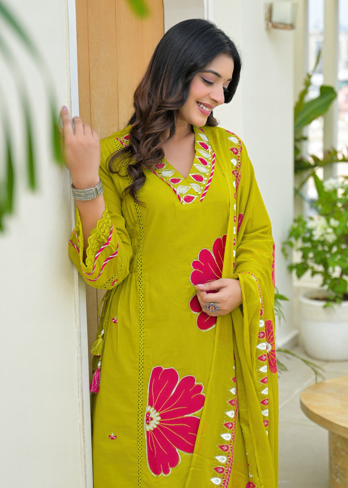Appliqué work cotton suit set in green
