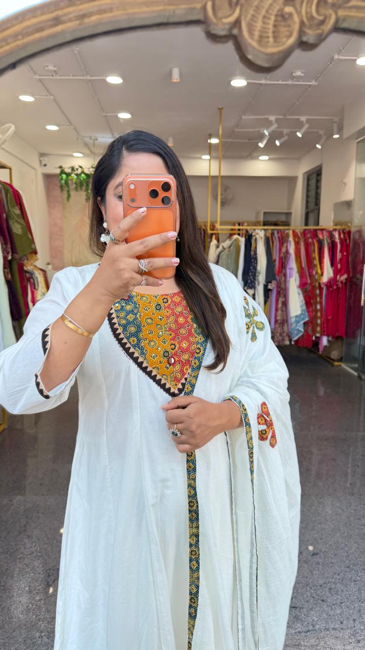 Mul Mul cotton lining applique work full suit set in green. Kurta has pocket too