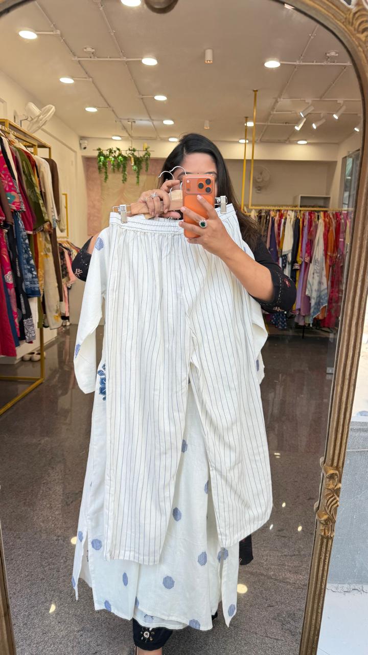 Fully weaved and applique work premium cotton in blue n white with highlighted pockets