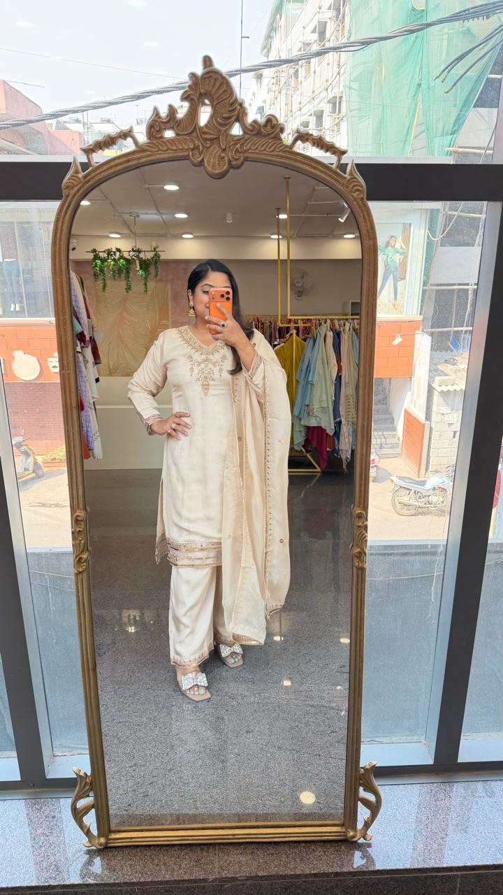 Celebrity design! Pure Mul silk with zari weaving full suit set in ivory