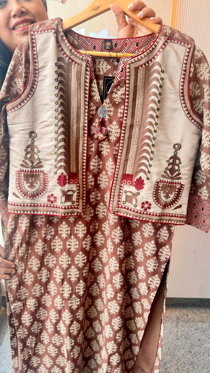 Pretty Surat mulchanderi embroidery reversible jacket kurta pant in brown (slight slim)