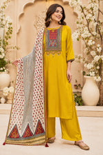 Pretty gaji silk suit set in yellow