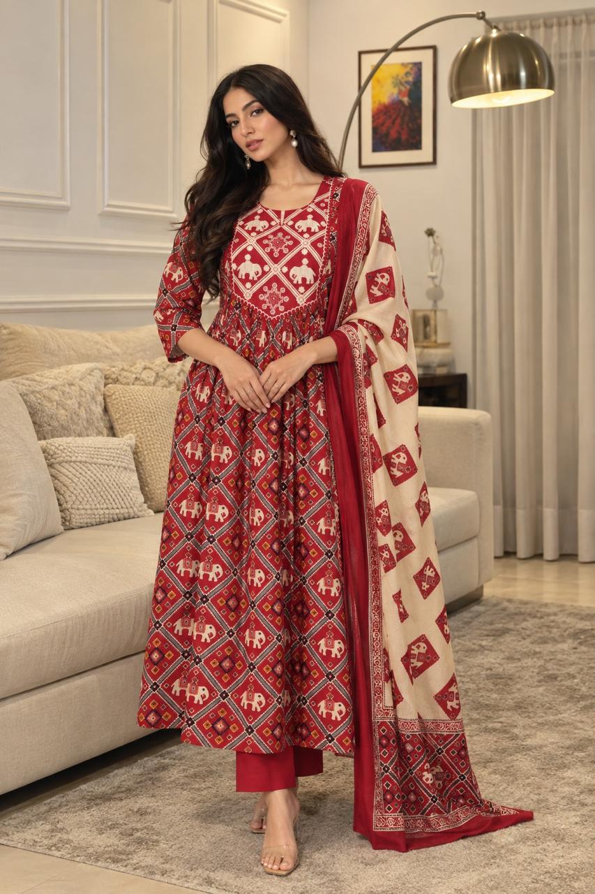 Pretty Patola cotton suit in red