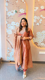 Premium tissue paired with pure banarsai dupatta