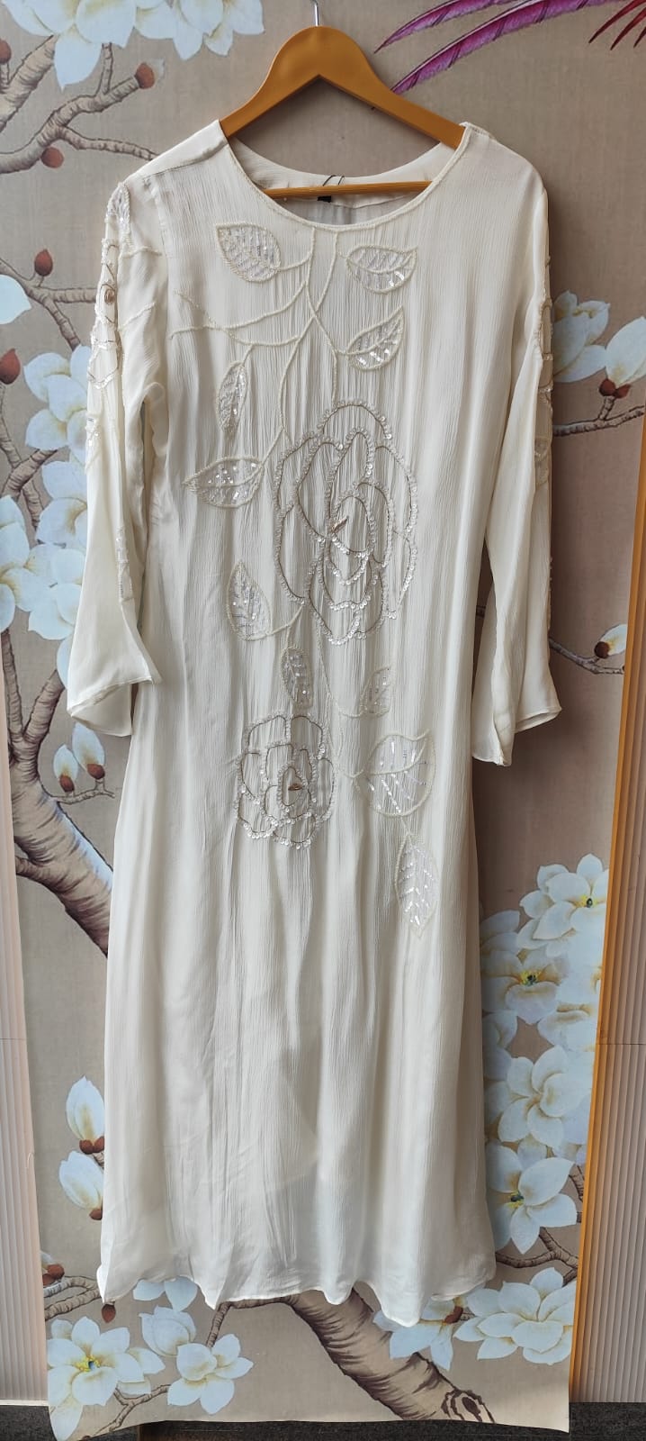 Premium chinon with handwork detailing suit set in white