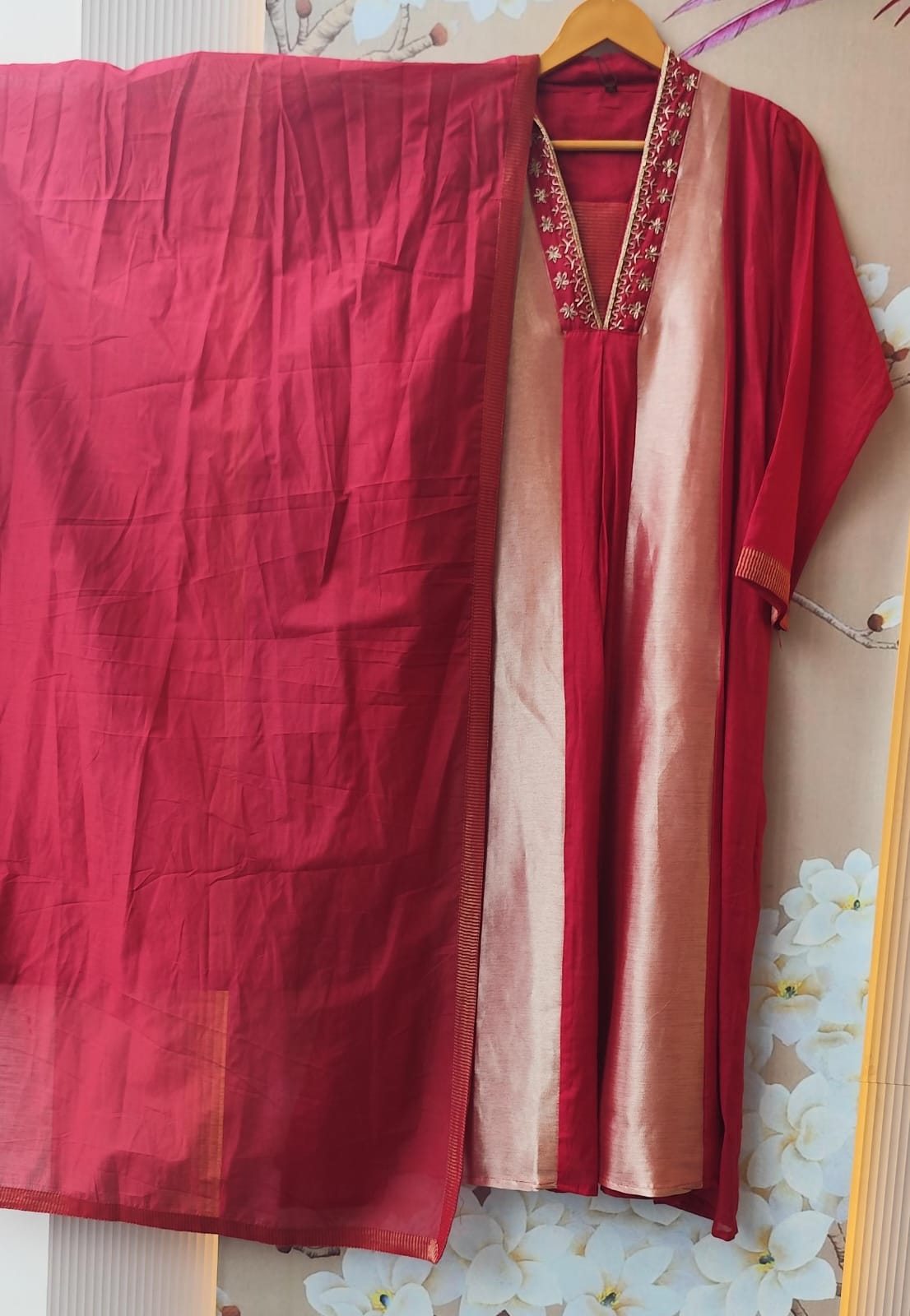 Wow super pretty tissue panel suit set in red