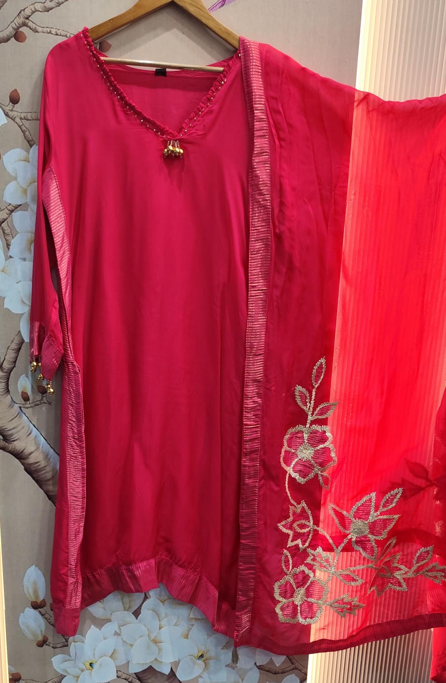 Premium chinon full suit set in pink with gotta detailing