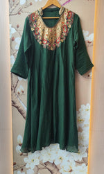 Super pretty handowrkd Mul chanderi suit set in bottle green