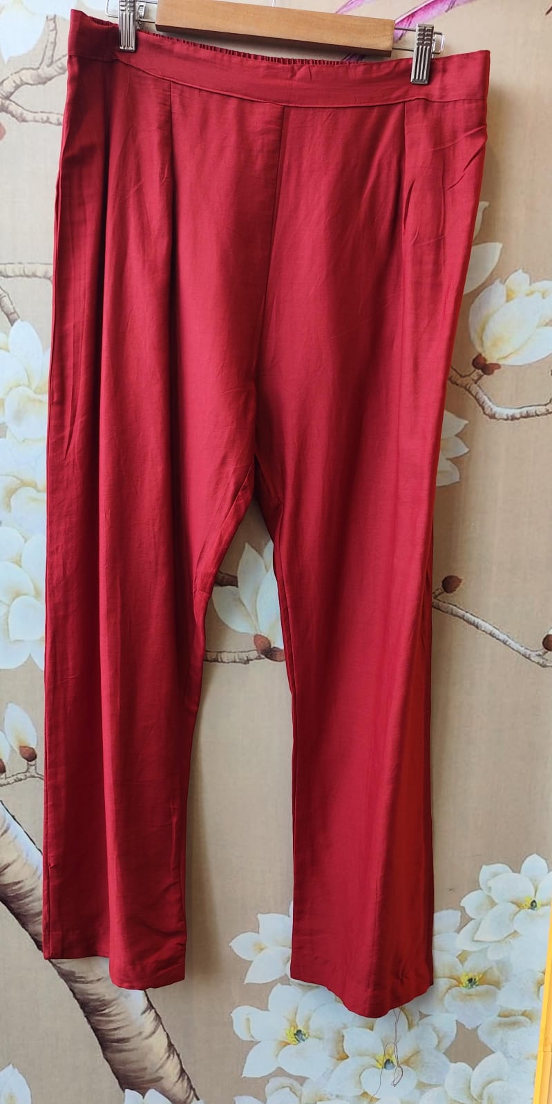 Pure Banarasi Mul chanderi with zari detailing and in pure bandhani