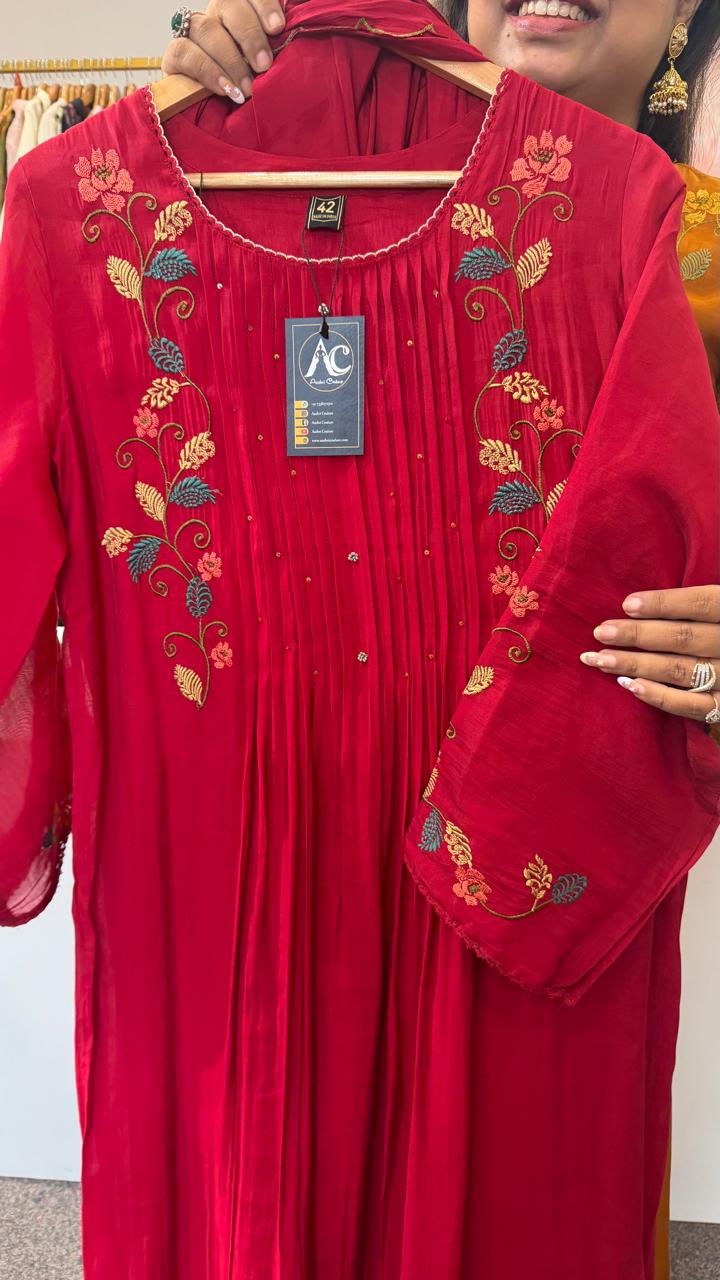 Pretty Mul Chanderi embroidered Anarkali suit set in red