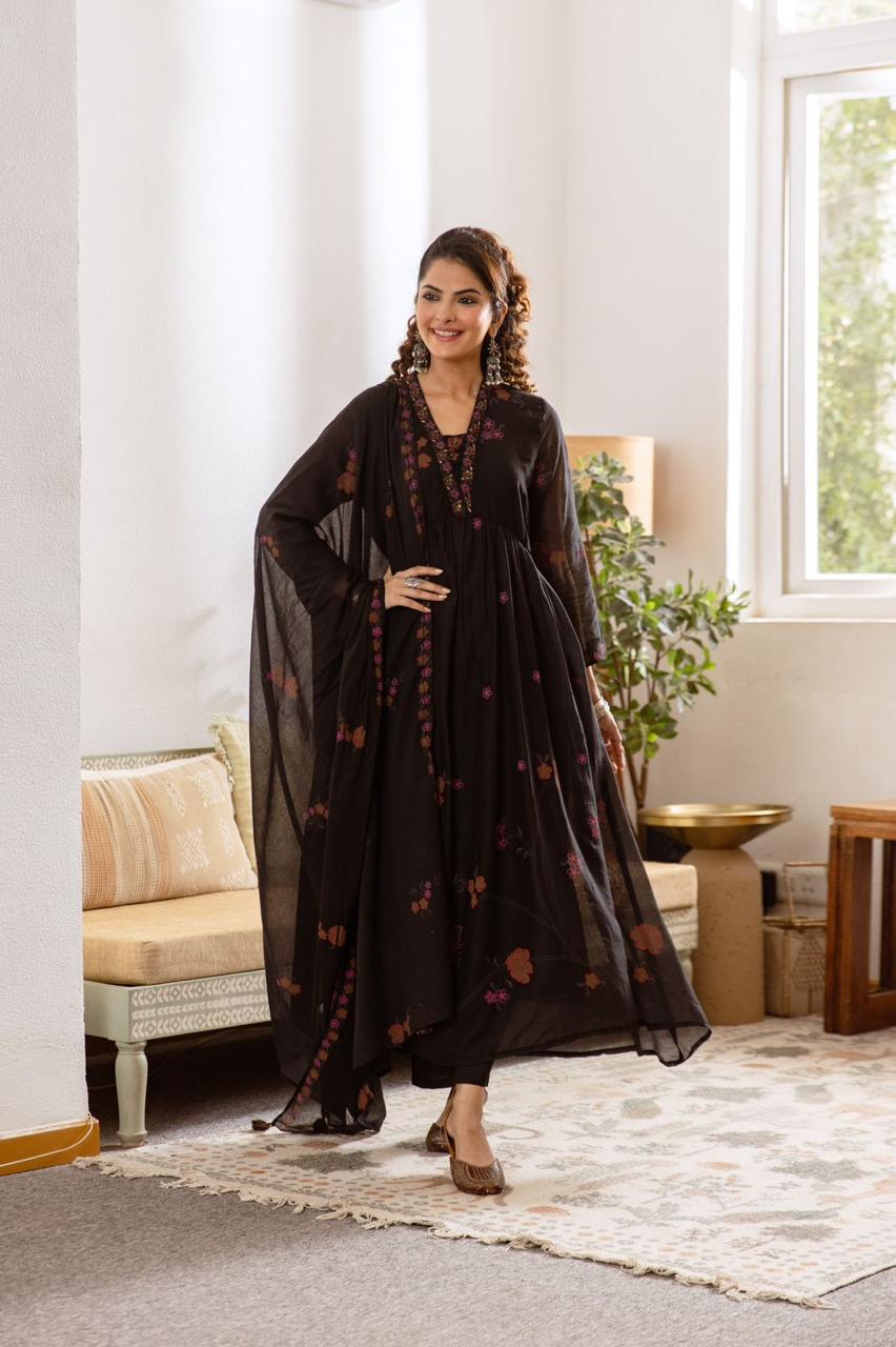 Super pretty Mul cotton embroidered full suit set