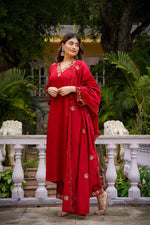 Super pretty applique cotton suit set in red