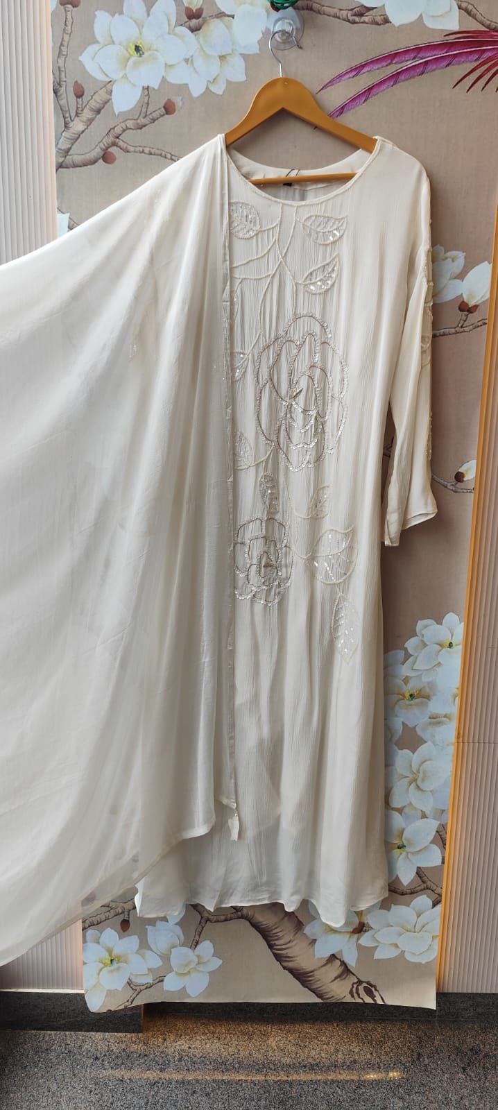 Premium chinon with handwork detailing suit set in white