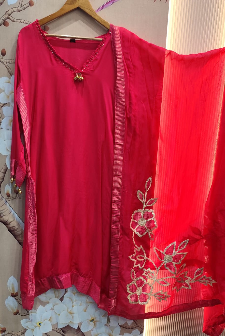 Premium chinon full suit set in pink with gotta detailing