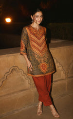 Super gorgeous crepe silk farshi salwar stunner co ord
